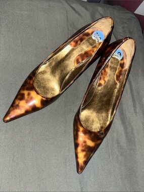 Nine West tortoise shell print patent leather pointed heels